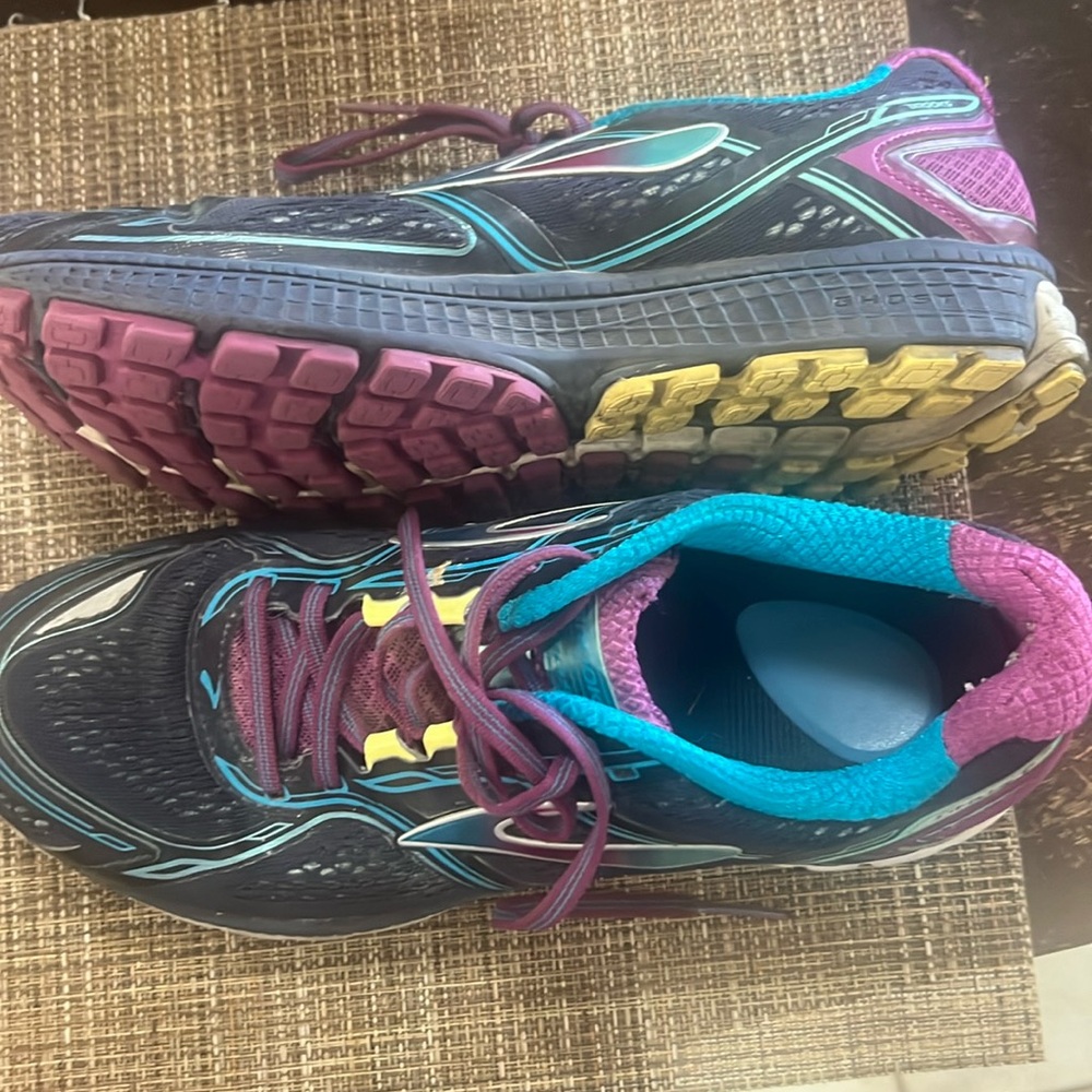 Running shoes
